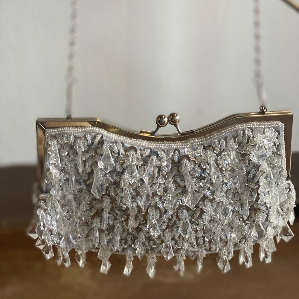 Beautiful beaded clutch so unique for a gala or any special event . - Picture 12 of 12